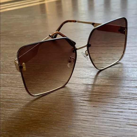 Free people Women's Gold Frame Brown Gradient Lens Sunglasses - Picture 5 of 5